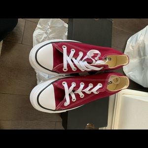 BNIB NWT converse sneakers size 6